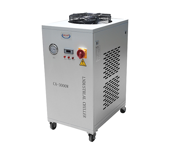 小型精密冷水機